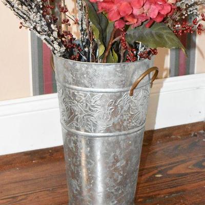 P Lot 160: DÃ©cor and More