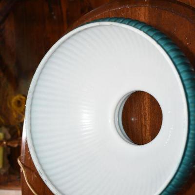 P Lot 164: Vintage Lamp