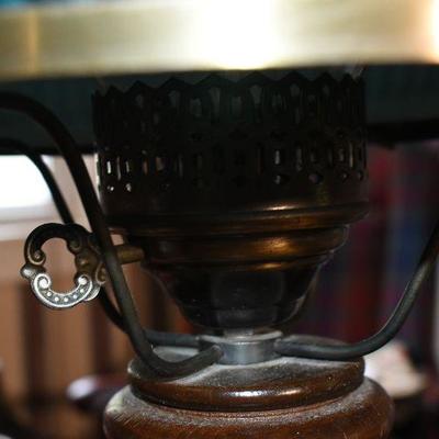 P Lot 164: Vintage Lamp