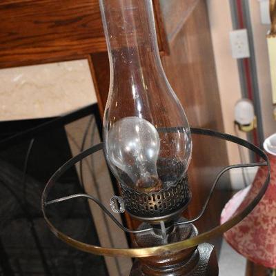 P Lot 164: Vintage Lamp