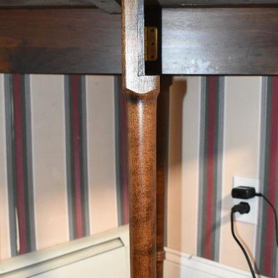 P Lot 165: Gate Leg Table