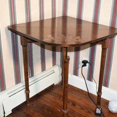 P Lot 165: Gate Leg Table