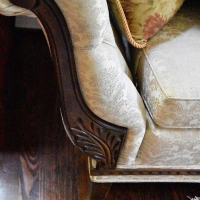 L Lot 98: Vintage Rolled Arm Sofa
