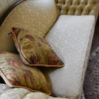 L Lot 98: Vintage Rolled Arm Sofa