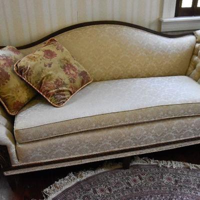 L Lot 98: Vintage Rolled Arm Sofa