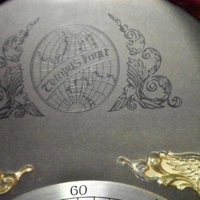 L Lot 100: Table Clock - Battery Operated with Sound