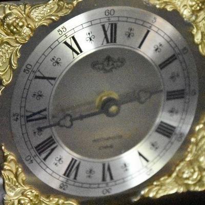 L Lot 100: Table Clock - Battery Operated with Sound