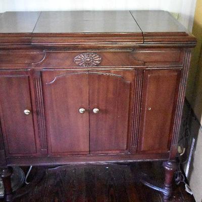 L Lot 101: Vintage Victrola Stereo Cabinet with Contents
