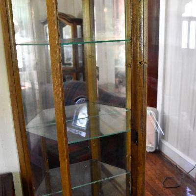 L Lot 103: Curio Cabinet