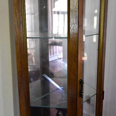 L Lot 103: Curio Cabinet