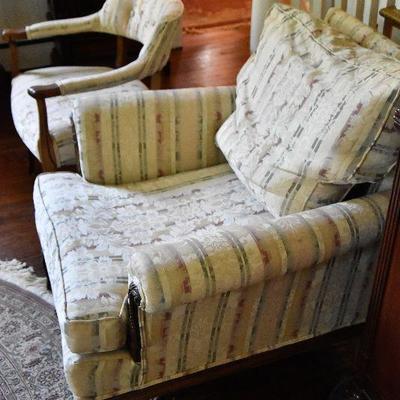 L Lot 105: Pair of Vintage Arm Chairs