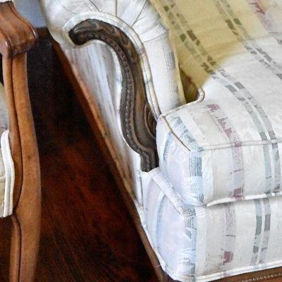 L Lot 105: Pair of Vintage Arm Chairs
