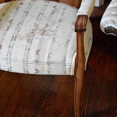 L Lot 105: Pair of Vintage Arm Chairs