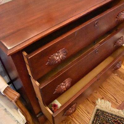 L Lot 106: Vintage Three Drawer Chest