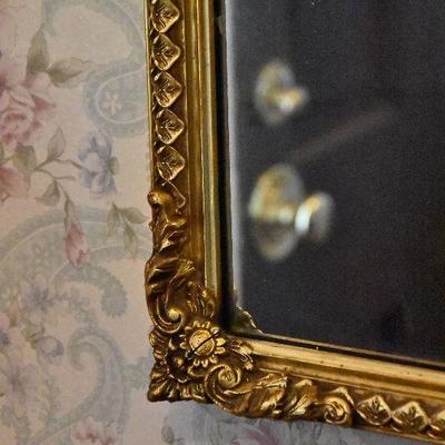 L Lot 107: Vintage Gilded Mirror