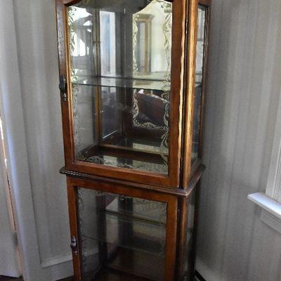 L Lot 108: Curio Cabinet