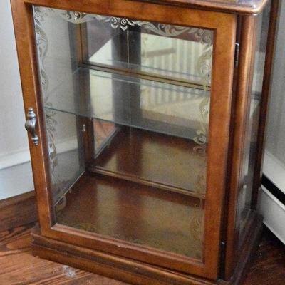 L Lot 108: Curio Cabinet