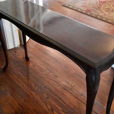 L Lot 109: Sofa Table