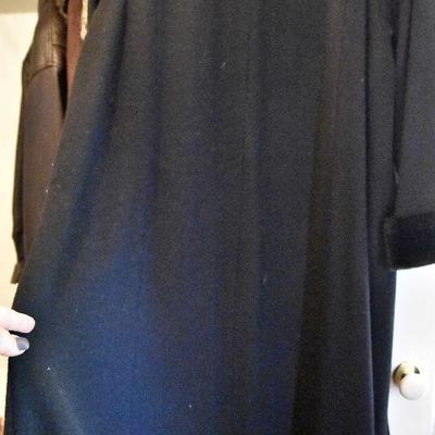 L Lot 110: Wool Coat with Faux Fur Neck and Cuffs