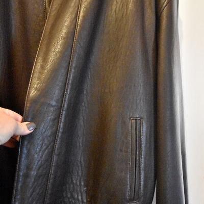 L Lot 111: Vintage Men's Brown Lined Leather Jacket