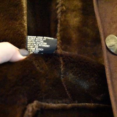 L Lot 112: Women's Coat with Faux Fur Neck and Cuffs