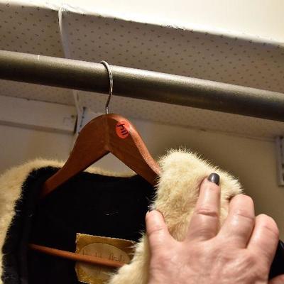 L Lot 114: Vintage Strawbridge & Clothier Cashmere Coat