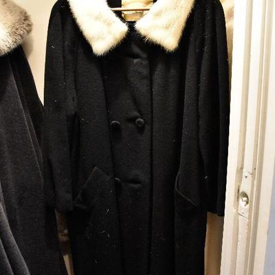 L Lot 114: Vintage Strawbridge & Clothier Cashmere Coat