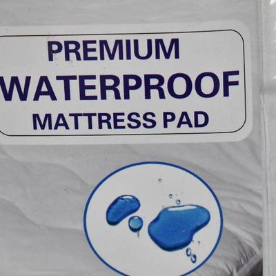 Quiet Comfort Waterproof Mattress Pad, Cal-King, Retail $30 - New