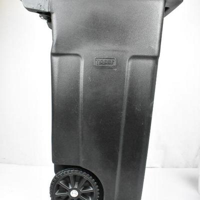 Toter 32 Gal. Trash Can Black with Wheels and Lid, $70 Retail - New