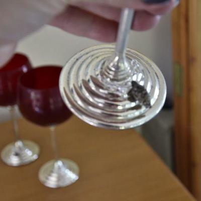 P Lot 136: Red Wine Glasses with Silvertone Stem and Identifier Charms
