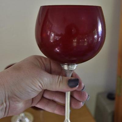 P Lot 136: Red Wine Glasses with Silvertone Stem and Identifier Charms
