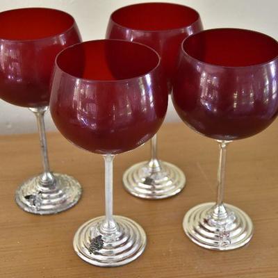 P Lot 136: Red Wine Glasses with Silvertone Stem and Identifier Charms
