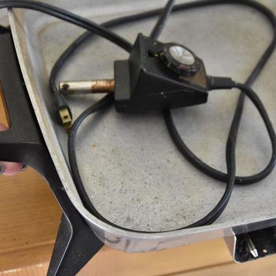 P Lot 139: Collection of Vintage Kitchen Electronics