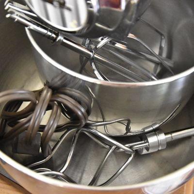 P Lot 139: Collection of Vintage Kitchen Electronics