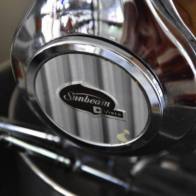 P Lot 139: Collection of Vintage Kitchen Electronics