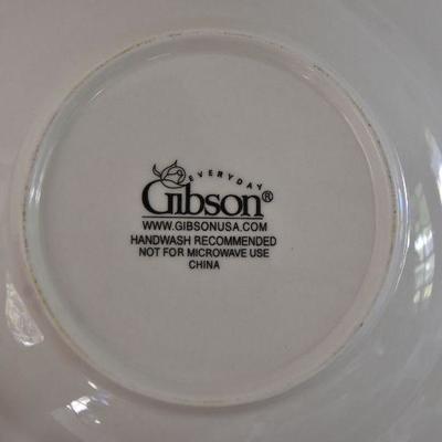 P Lot 141: Gibson Holly Leaves & Berries Dinner Bowls