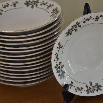 P Lot 141: Gibson Holly Leaves & Berries Dinner Bowls