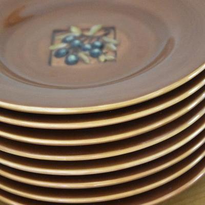 P Lot 169: Set of Olive Luncheon Plates