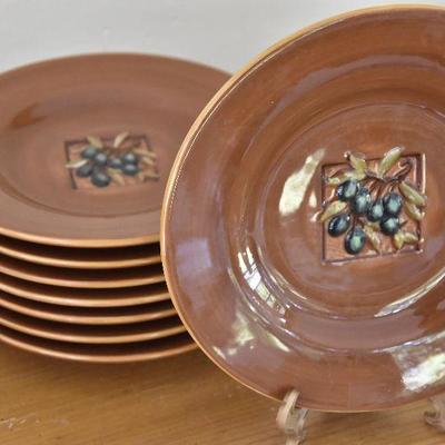 P Lot 169: Set of Olive Luncheon Plates