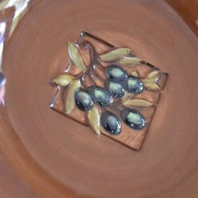 P Lot 169: Set of Olive Luncheon Plates