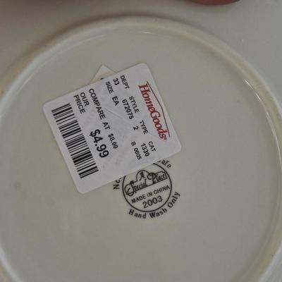 P Lot 170: Set of Heart Luncheon Plates