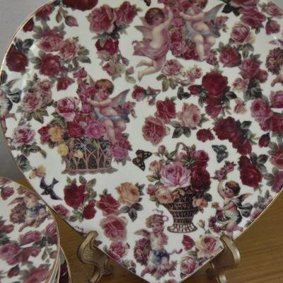 P Lot 170: Set of Heart Luncheon Plates
