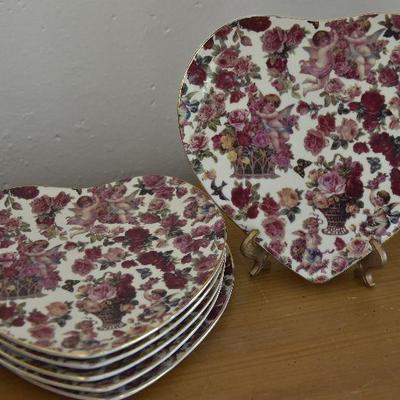 P Lot 170: Set of Heart Luncheon Plates