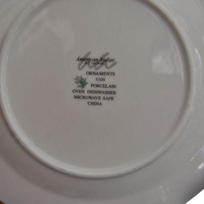 P Lot 171: Set of Holiday Luncheon Plates