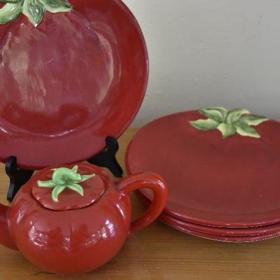 P Lot 173: Tomato Plates and Teapot