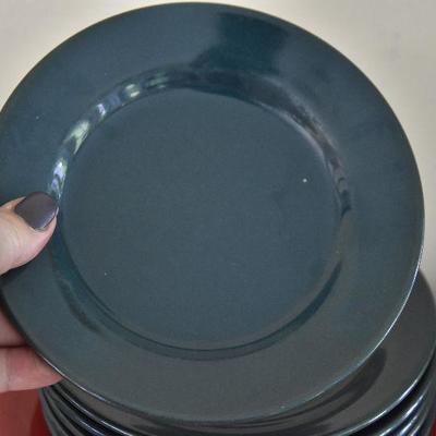 P Lot 176: Red and Green Plates