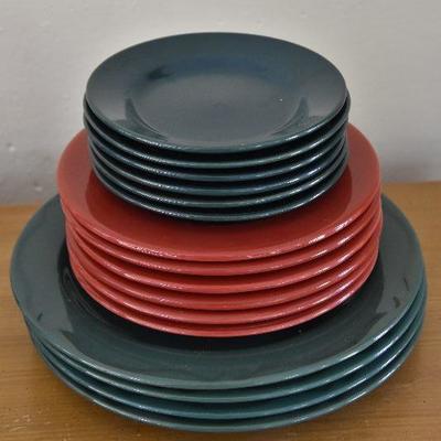 P Lot 176: Red and Green Plates