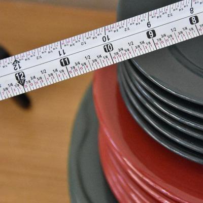 P Lot 176: Red and Green Plates