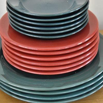 P Lot 176: Red and Green Plates