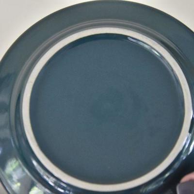 P Lot 176: Red and Green Plates